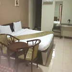 Collection O 5072 Padmini Inn
