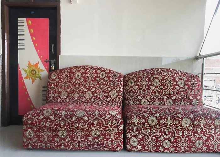 Spot On Ay Hotel Near Charminar