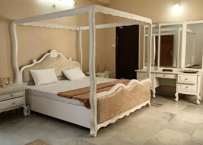 3-Bedroom Elegant And Spacious Ac Apartment Only For Families, Prime Location, Just 100M From Main Road!