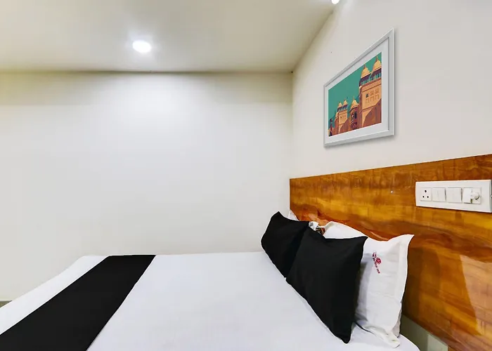 Hotel O New Hitech Inn