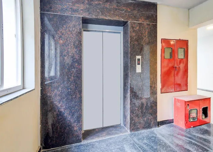 Super Hotel Srh Luxury Rooms Near Rail Nilayam, Ncl.