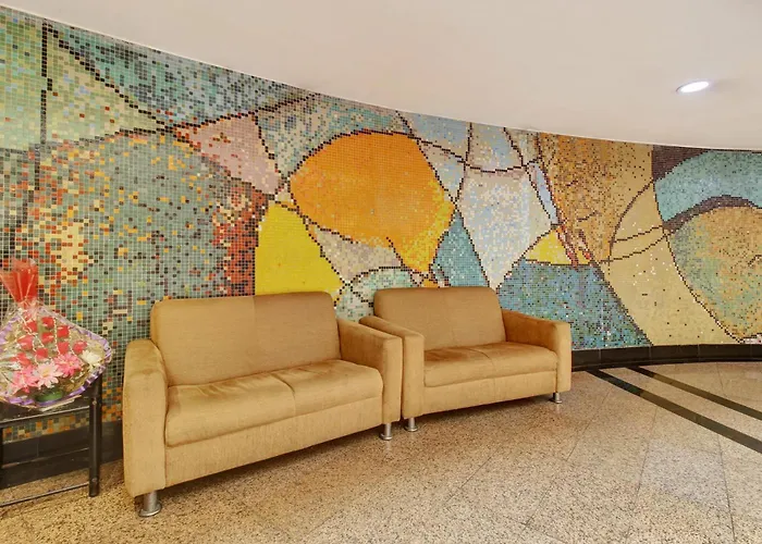 Hotel O Metro International
