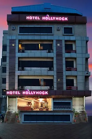 Hotel Hollyhock