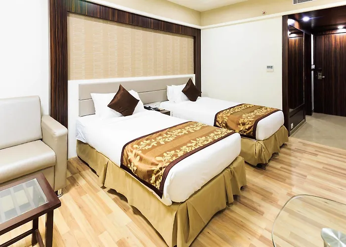 Zo Rooms Lakdi Ka Pul X Road