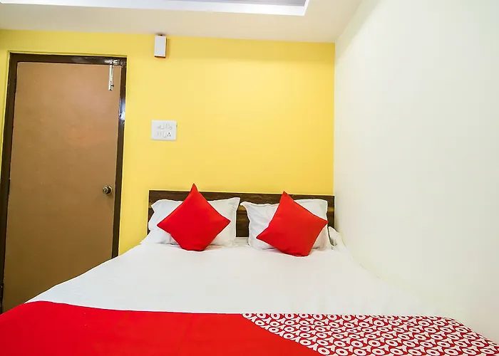 Oyo 11842 Hotel Aditya