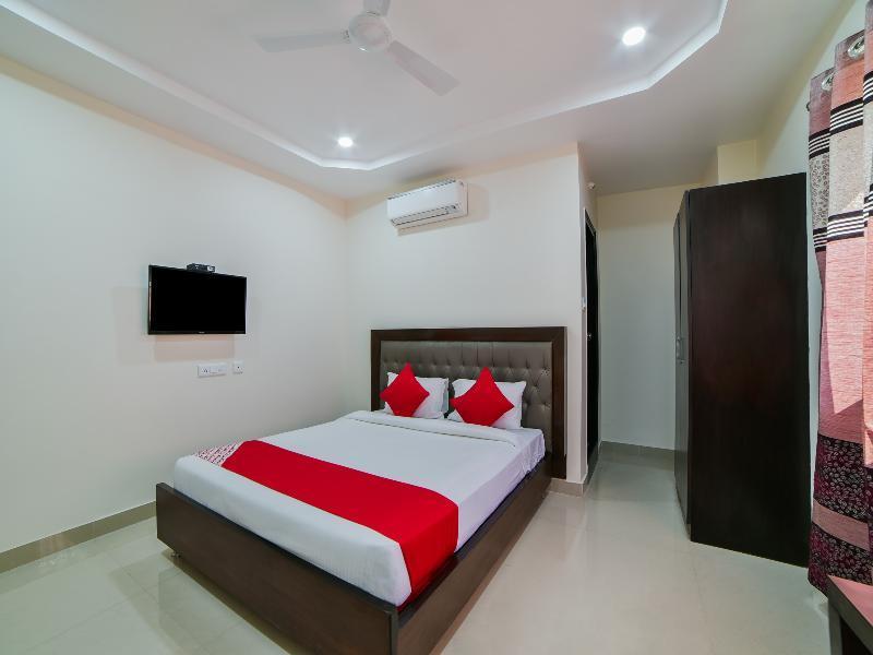 Oyo 23589 Crown Palace Hyderabad