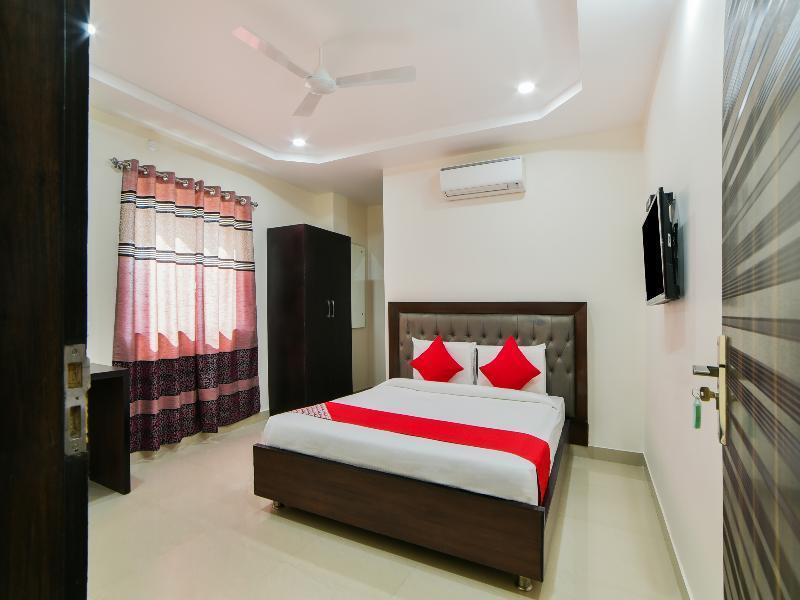 Hotel Oyo 23589 Crown Palace Hyderabad