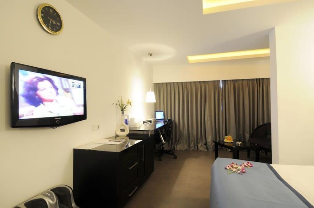 Hotel The Central Court Hyderabad
