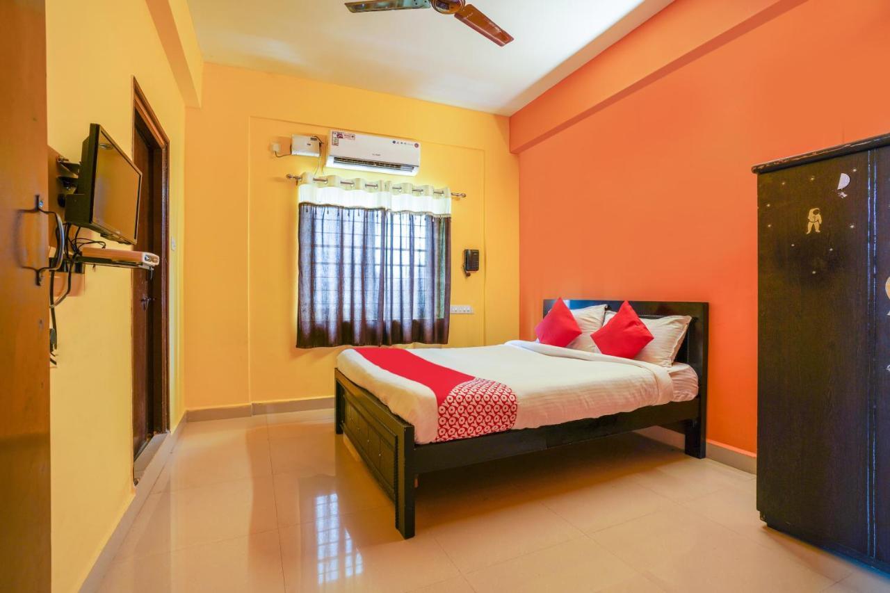 Oyo 70286 Svr Grand 3* Hyderabad