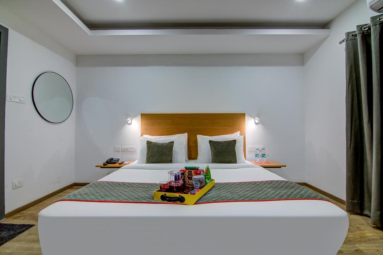 Hotel Oyo Townhouse 034 -halcyon Hitech Road Hyderabad