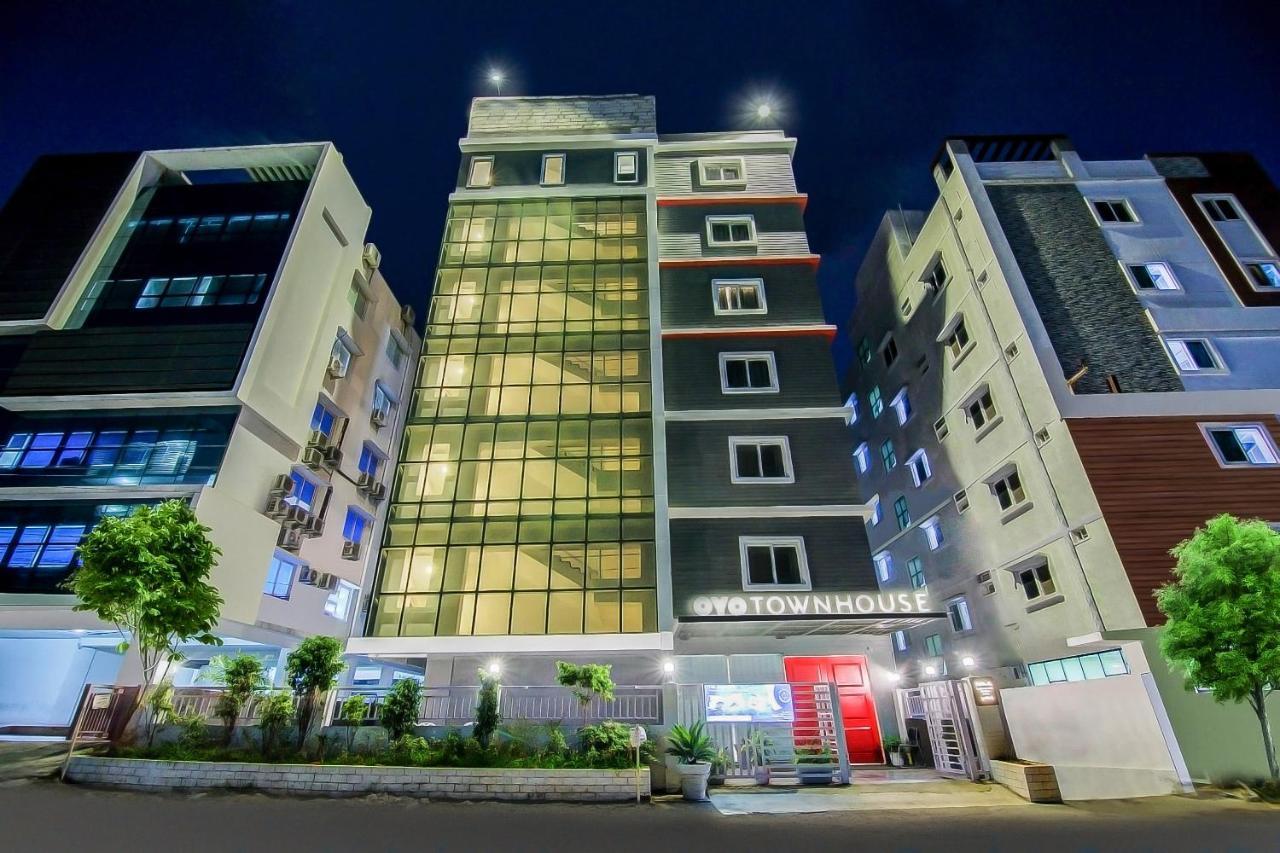 Oyo Townhouse 034 -halcyon Hitech Road Hotel