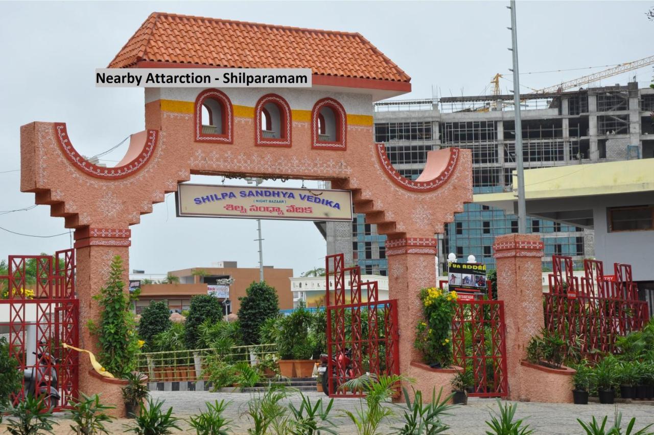 Oyo Townhouse 034 -halcyon Hitech Road 4* Hyderabad