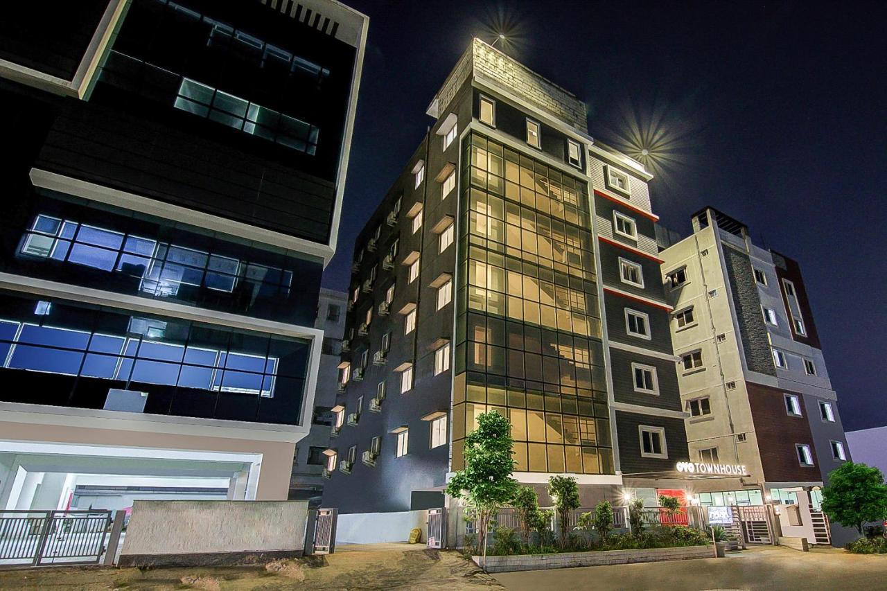 Hotel Oyo Townhouse 034 -halcyon Hitech Road Hyderabad