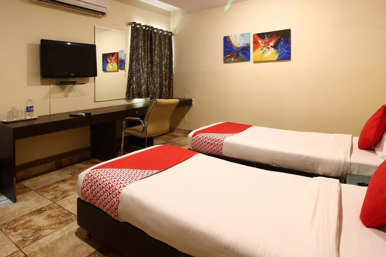 Hotel Vaccinated Staff - Capital O 18592 M