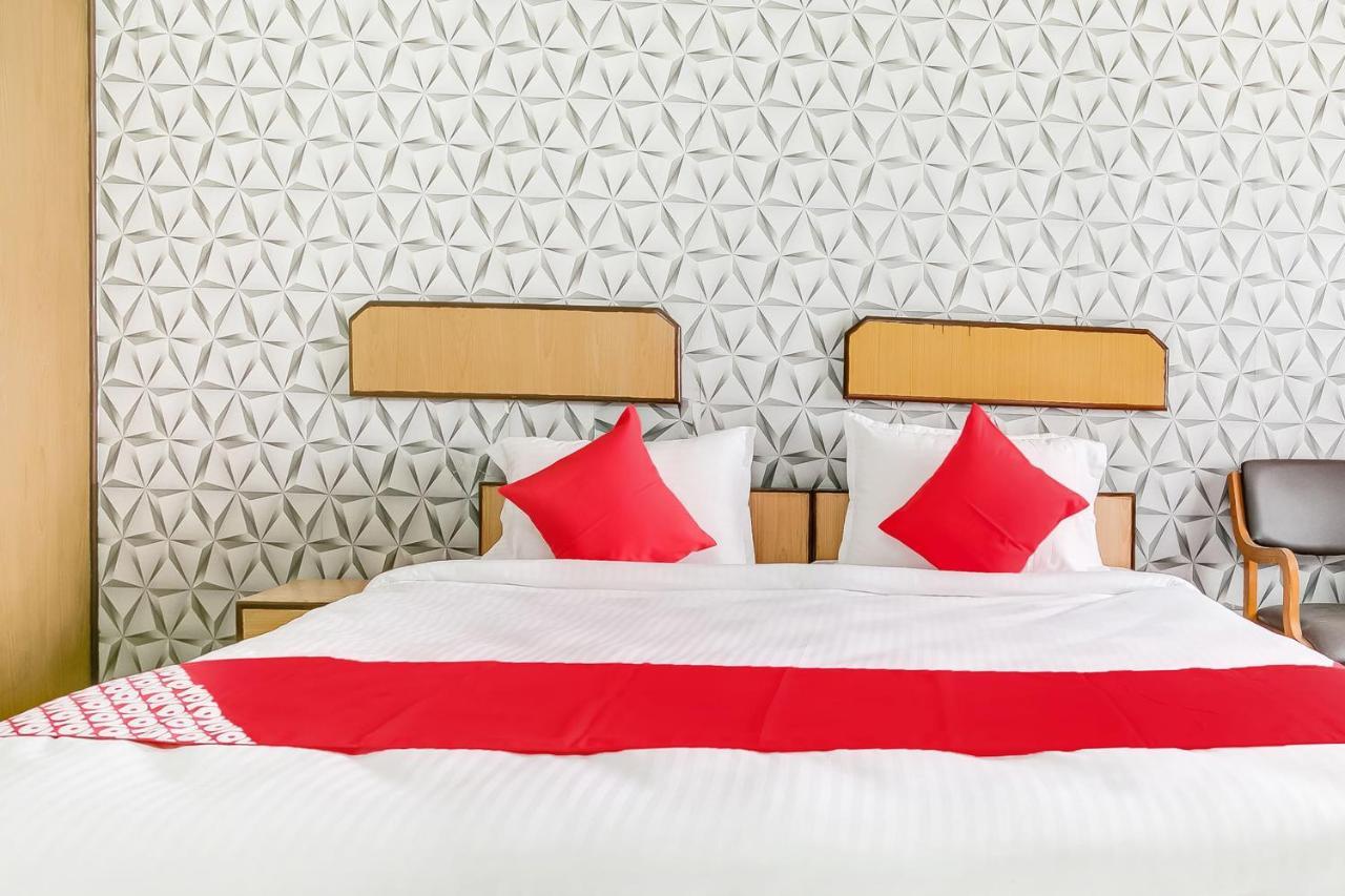 Oyo 47645 Sai Vinayak Boarding And Lodging 3* Hyderabad