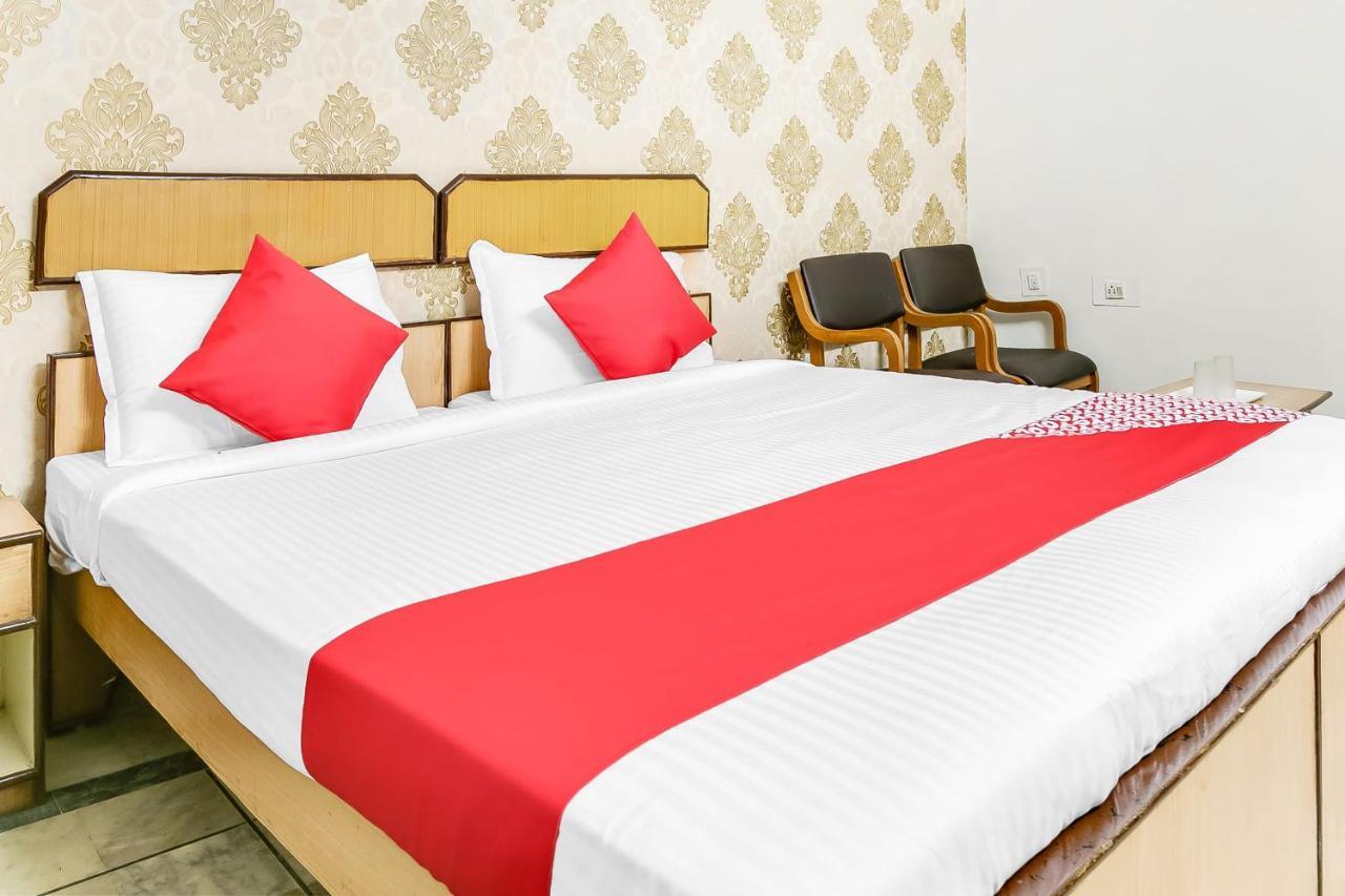 Hotel Oyo 47645 Sai Vinayak Boarding And Lodging 3*