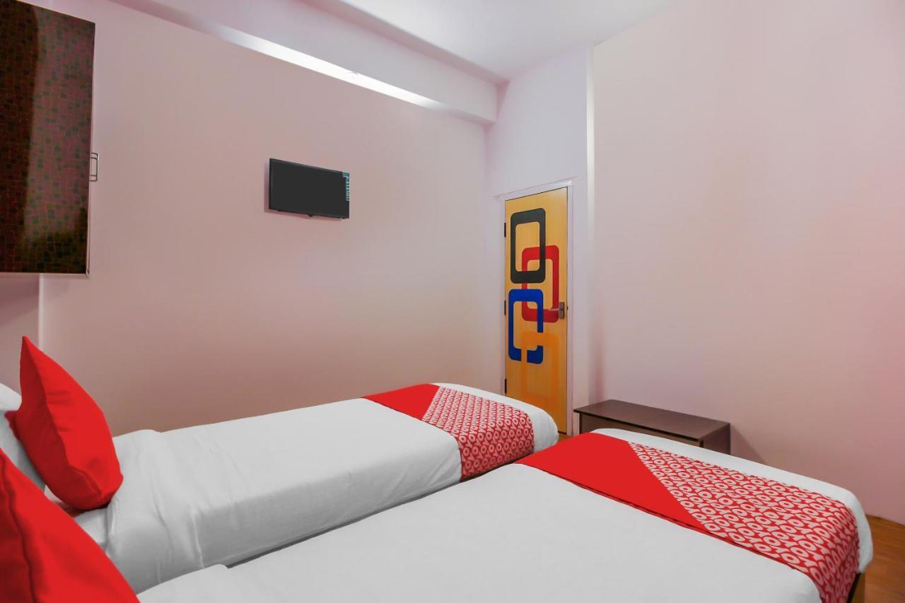 Oyo 17168 Hz Hotel 3*