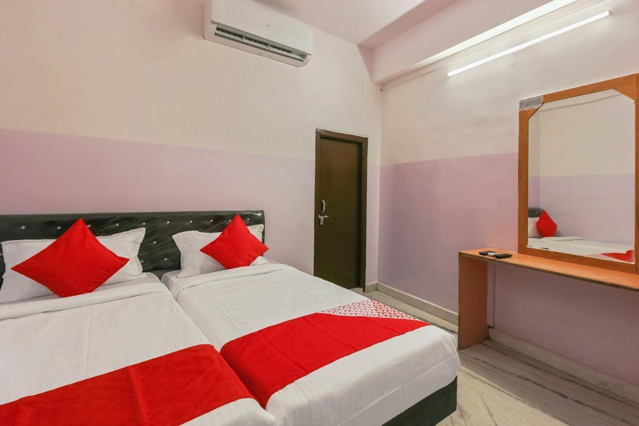 Hotel Oyo 22085 Raj Banjara White House 3*