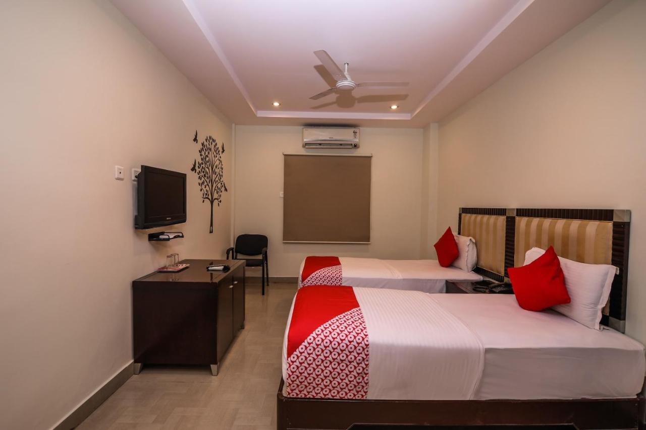 Oyo 588 Kmr Hospitality Services 3* Hyderabad