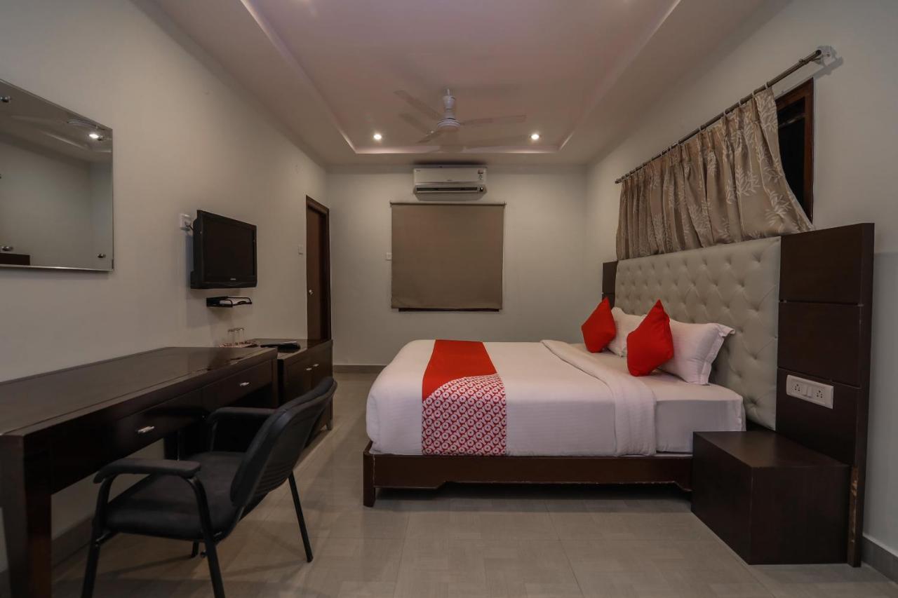 Oyo 588 Kmr Hospitality Services 3*