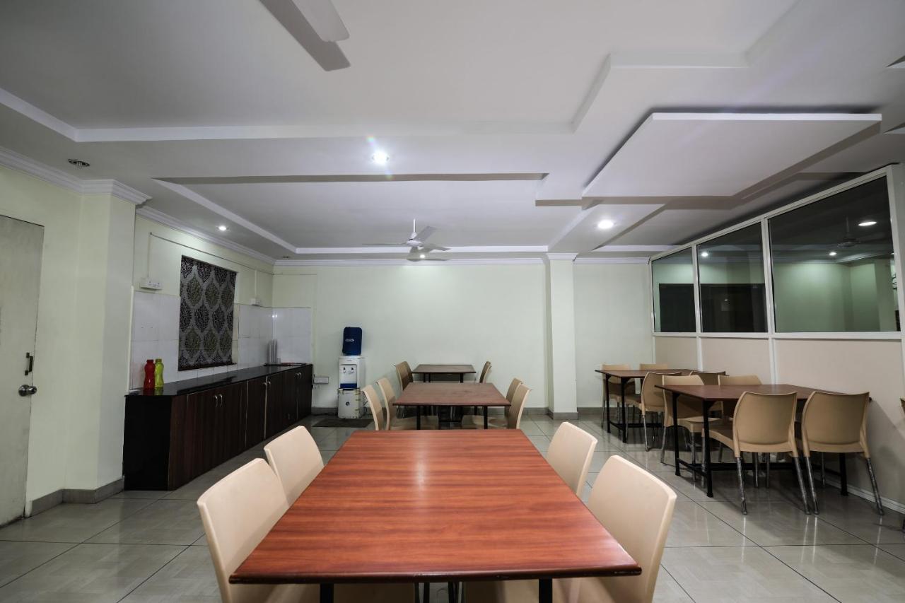 Oyo 588 Kmr Hospitality Services 3*