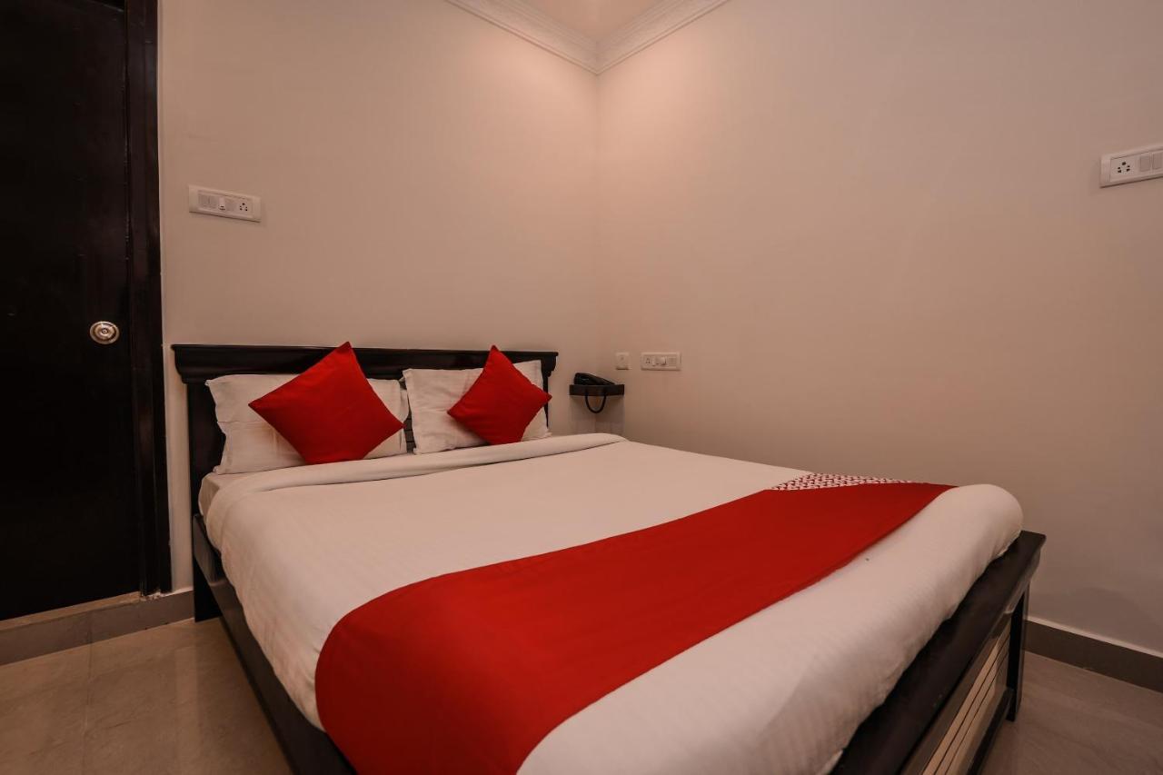 Oyo 588 Kmr Hospitality Services Hotel