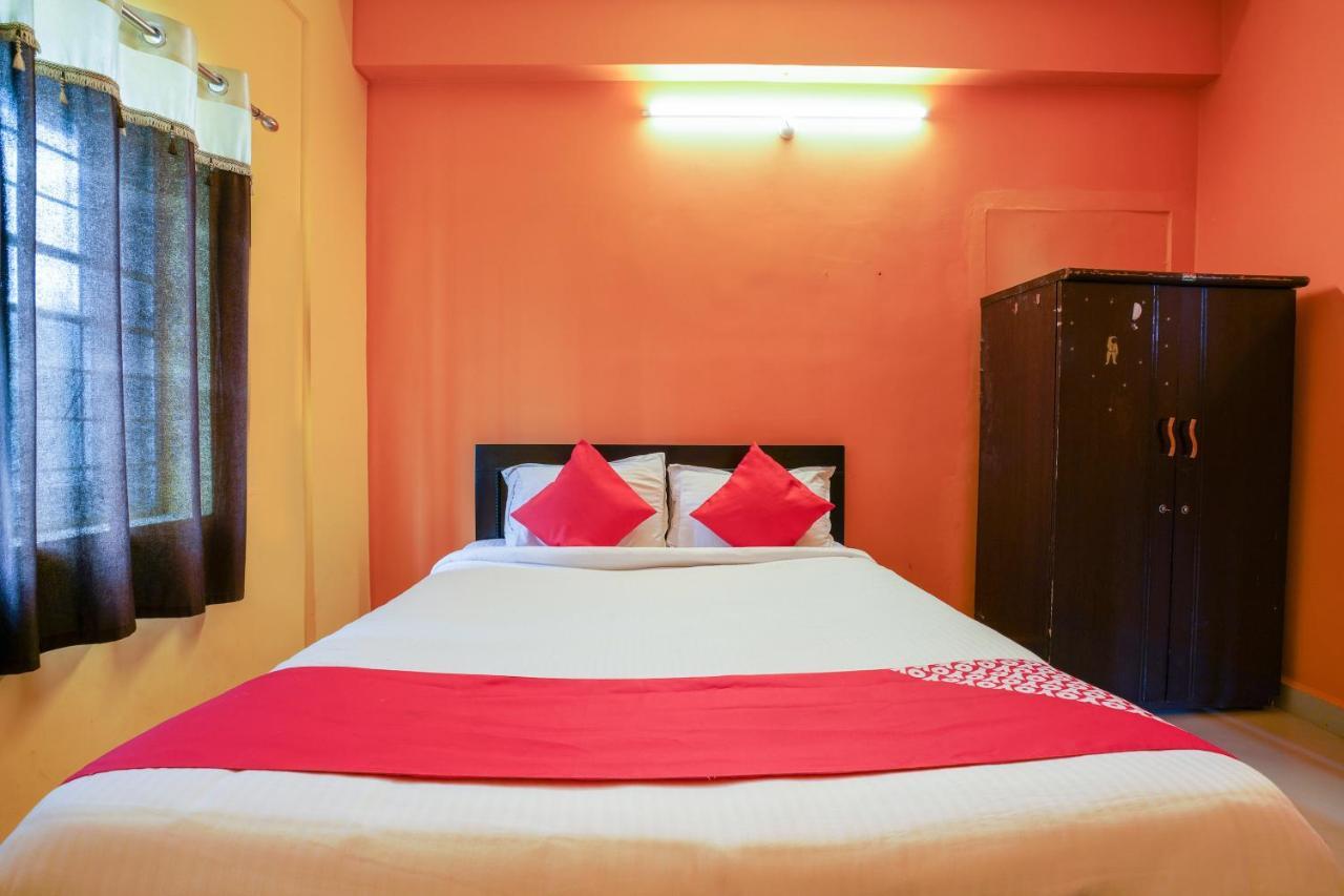 Oyo 70286 Svr Grand 3* Hyderabad