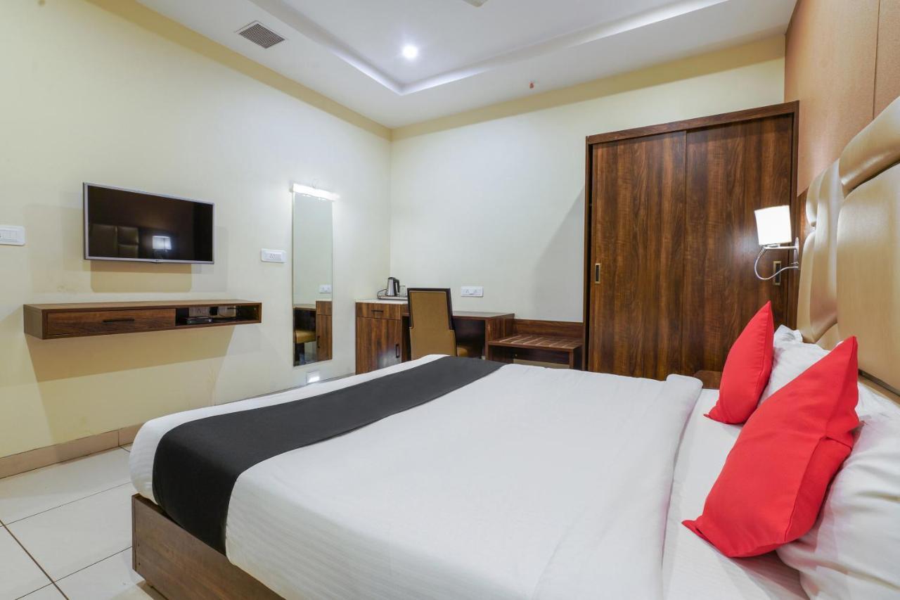 Capital O 71843 Grand Sindhura Hotel