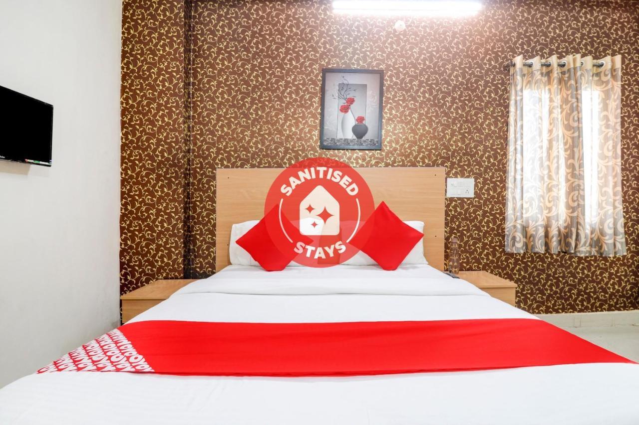 Oyo 75379 Raja Ram 3* Hyderabad