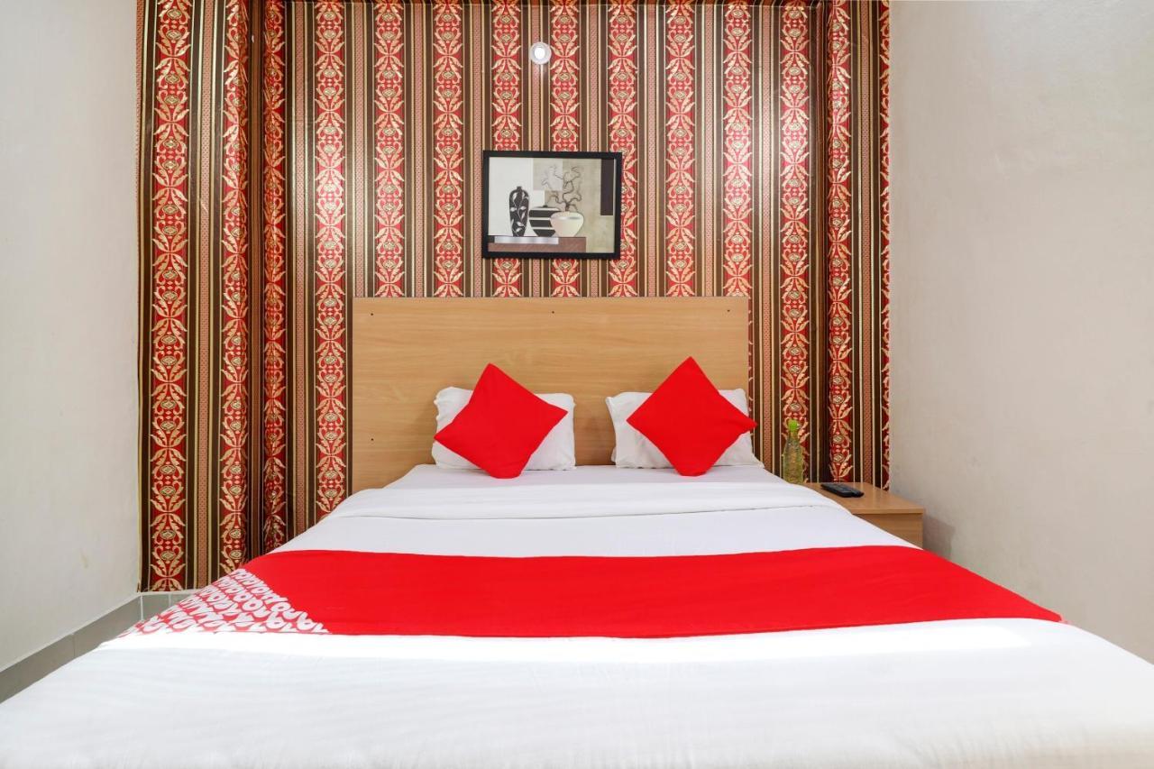 Hotel Oyo 75379 Raja Ram 3*