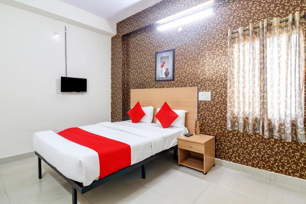 Oyo 75379 Raja Ram Hyderabad