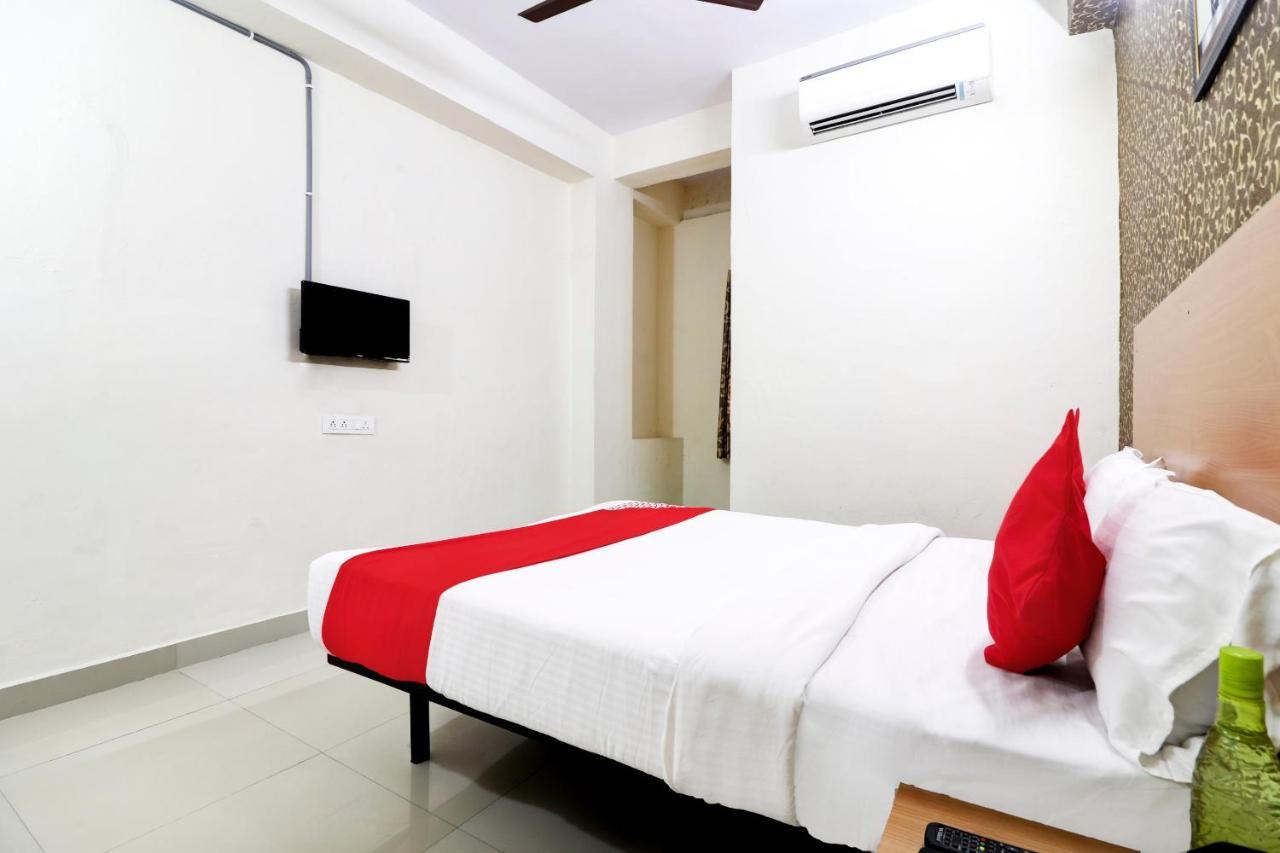 Hotel Oyo 75379 Raja Ram 3*