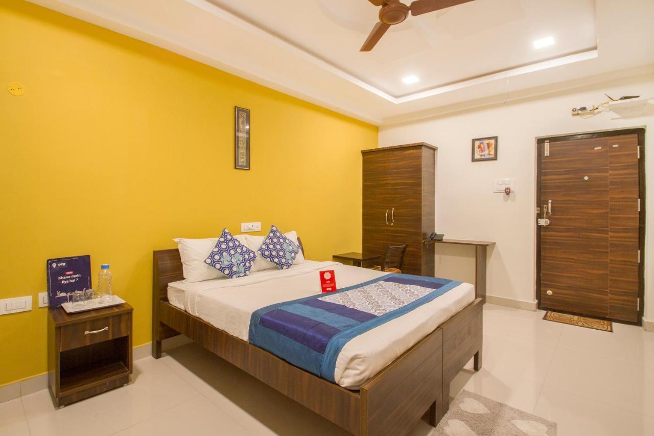 Oyo 9968 Srirama Hotels, Kondapur