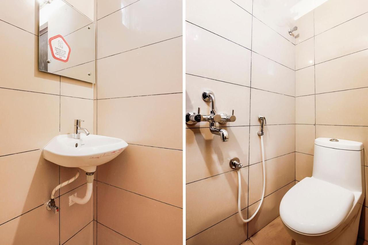 Hotel Vaccinated Staff - Oyo 13163 Jaswitha Homes 3*