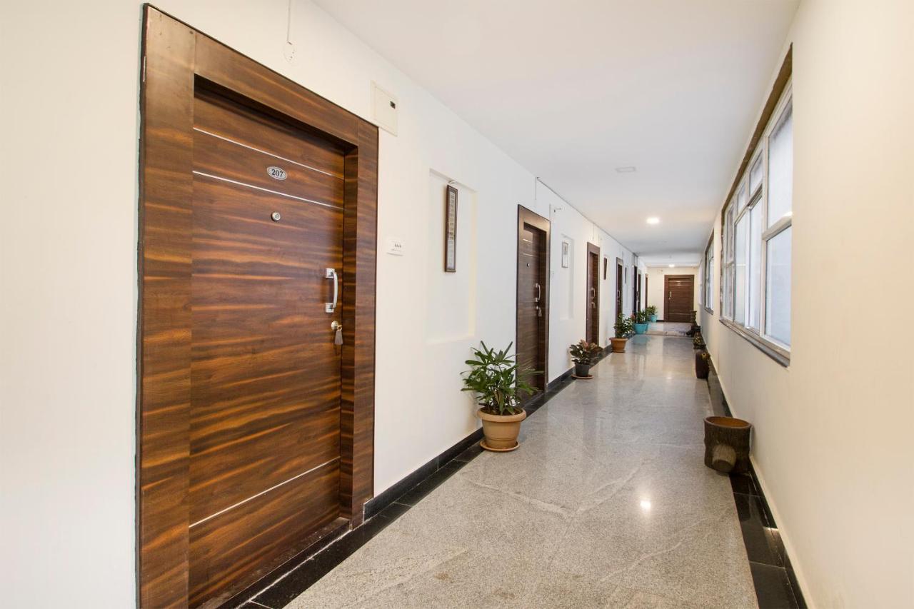 Hotel Oyo 9968 Srirama Hotels, Kondapur Hyderabad