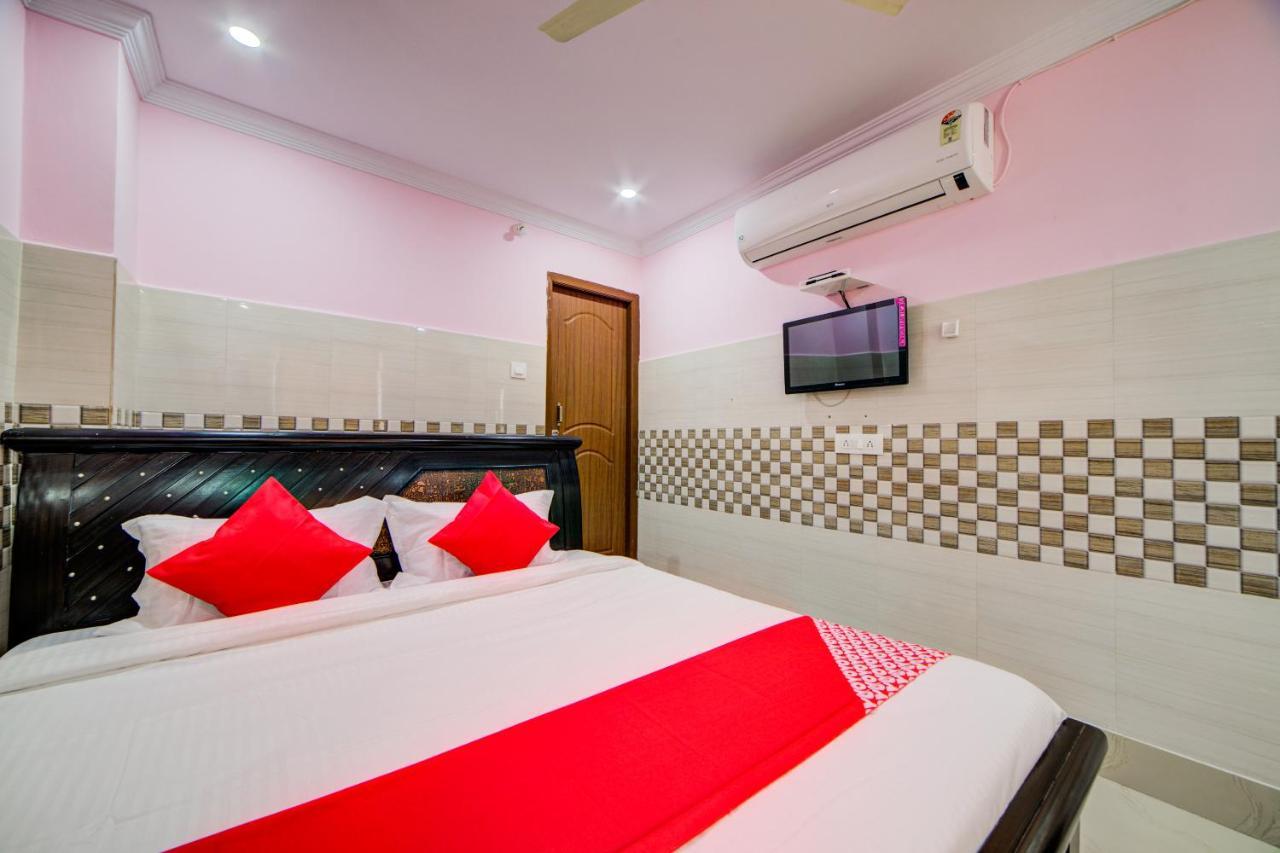 Oyo 35856 Padma Residency Hotel