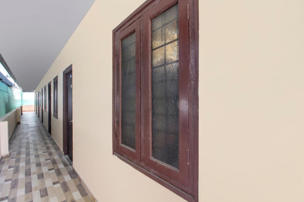 Oyo 47332 Hotel Rest Inn Hotel 3*