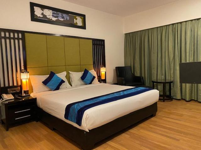 Ebony Boutique 3*
