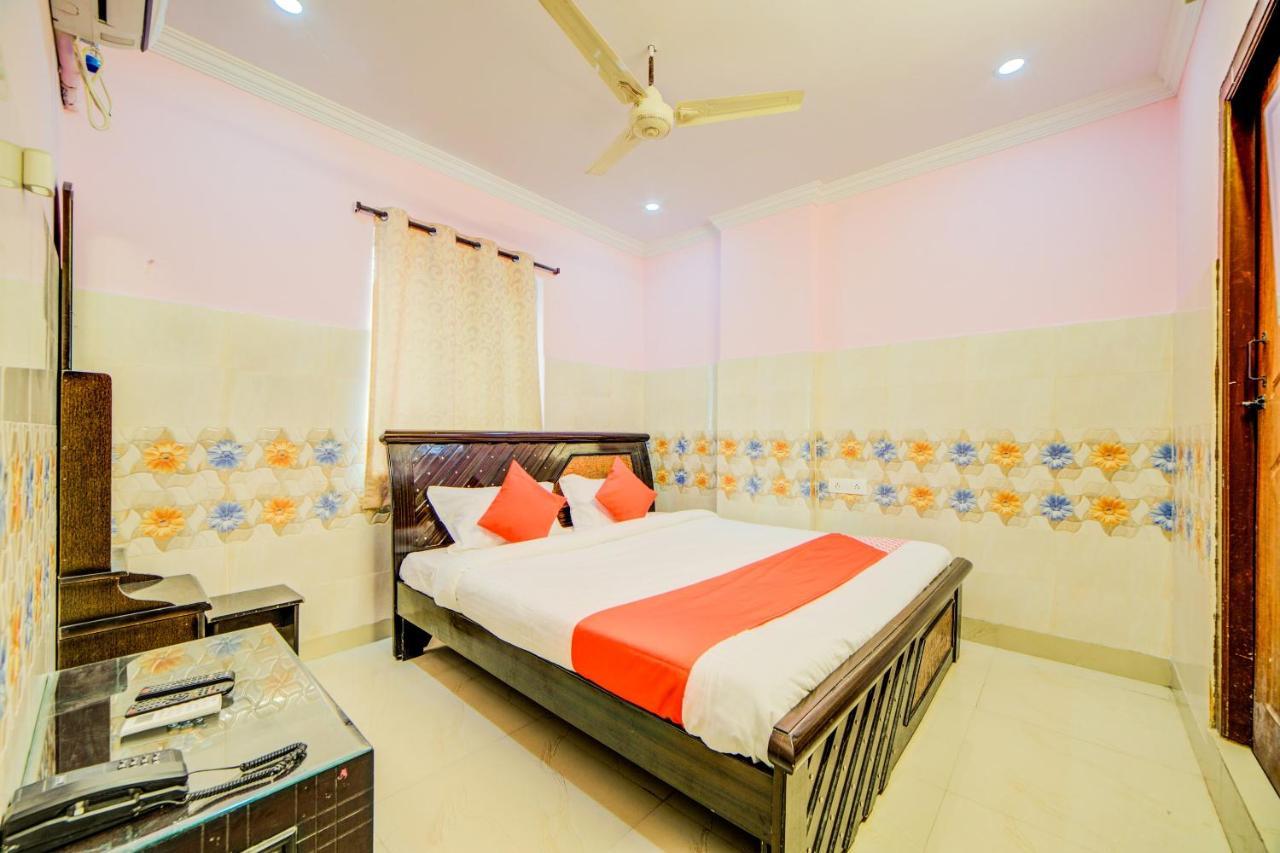 Oyo 35856 Padma Residency 3*