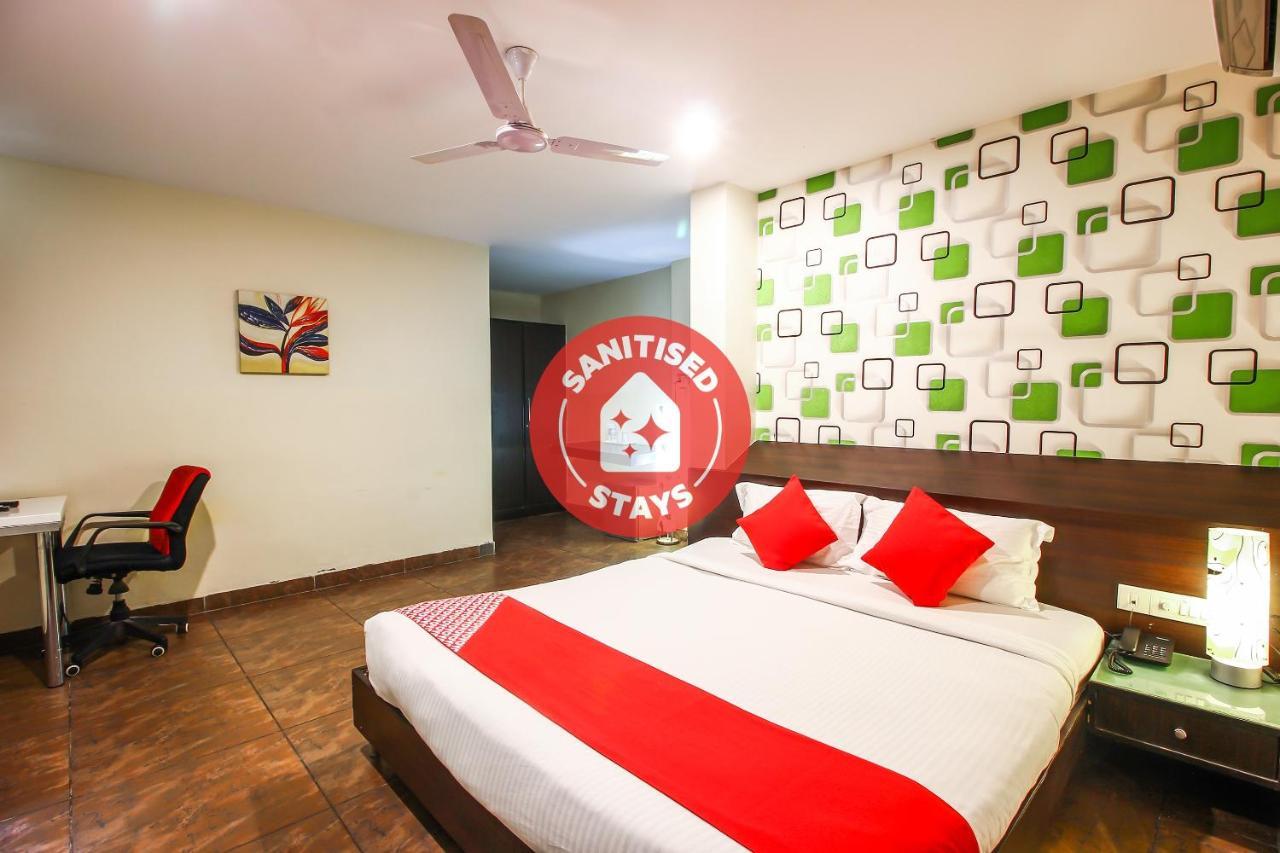 Hotel Vaccinated Staff - Capital O 18592 M Hyderabad
