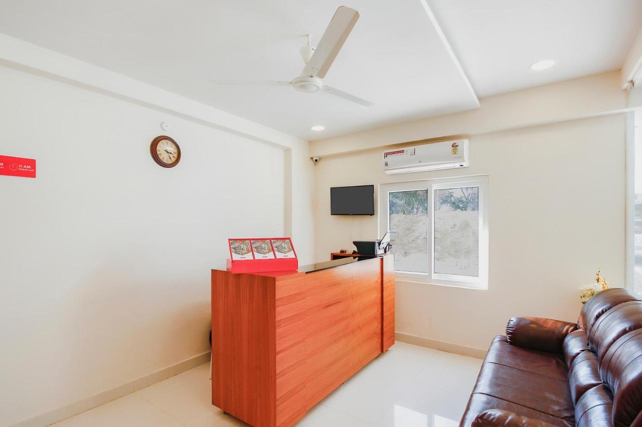 Vaccinated Staff - Oyo 13163 Jaswitha Homes Hotel 3*