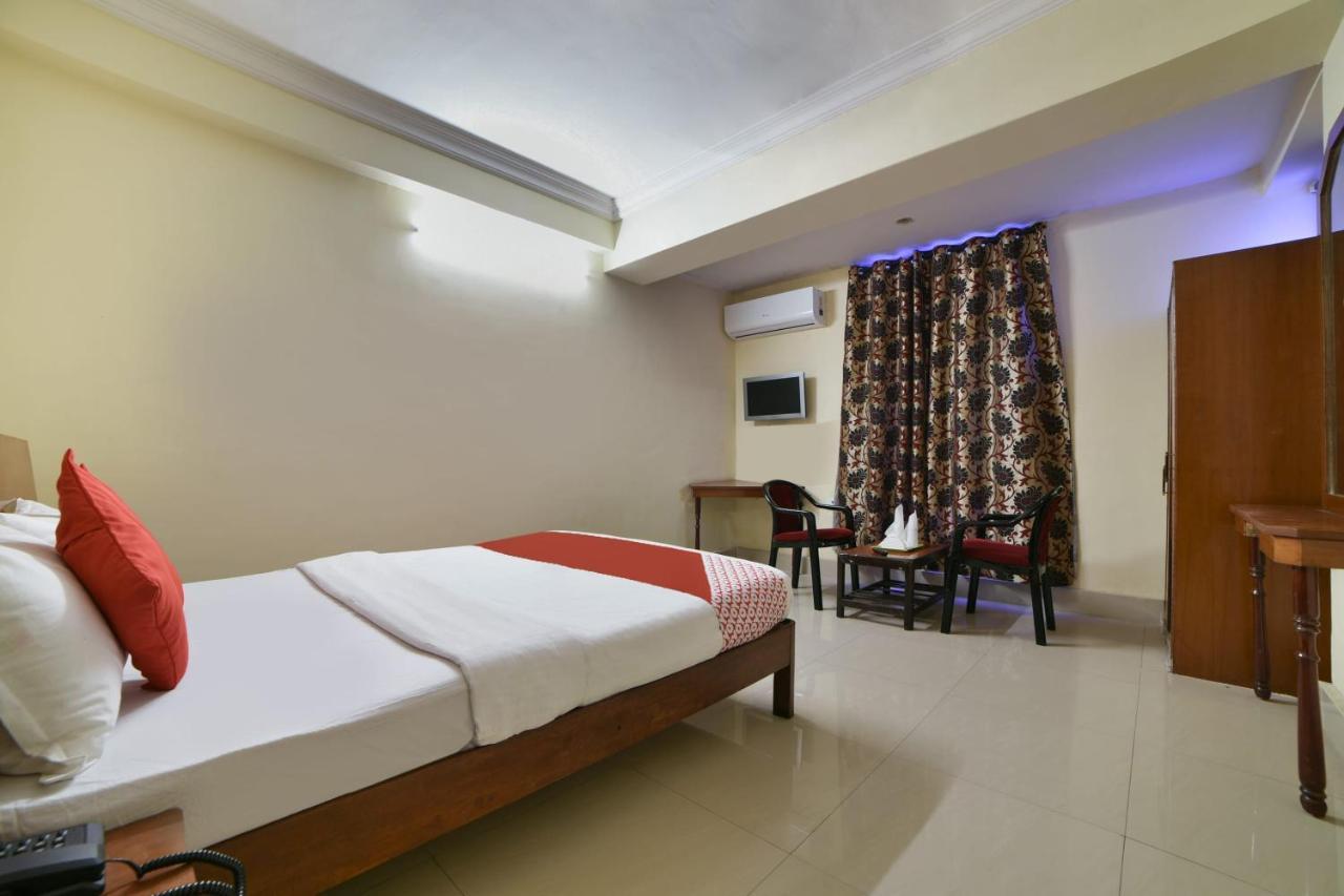 Hotel Oyo Flagship 16018 Rainbow Saphire 3*