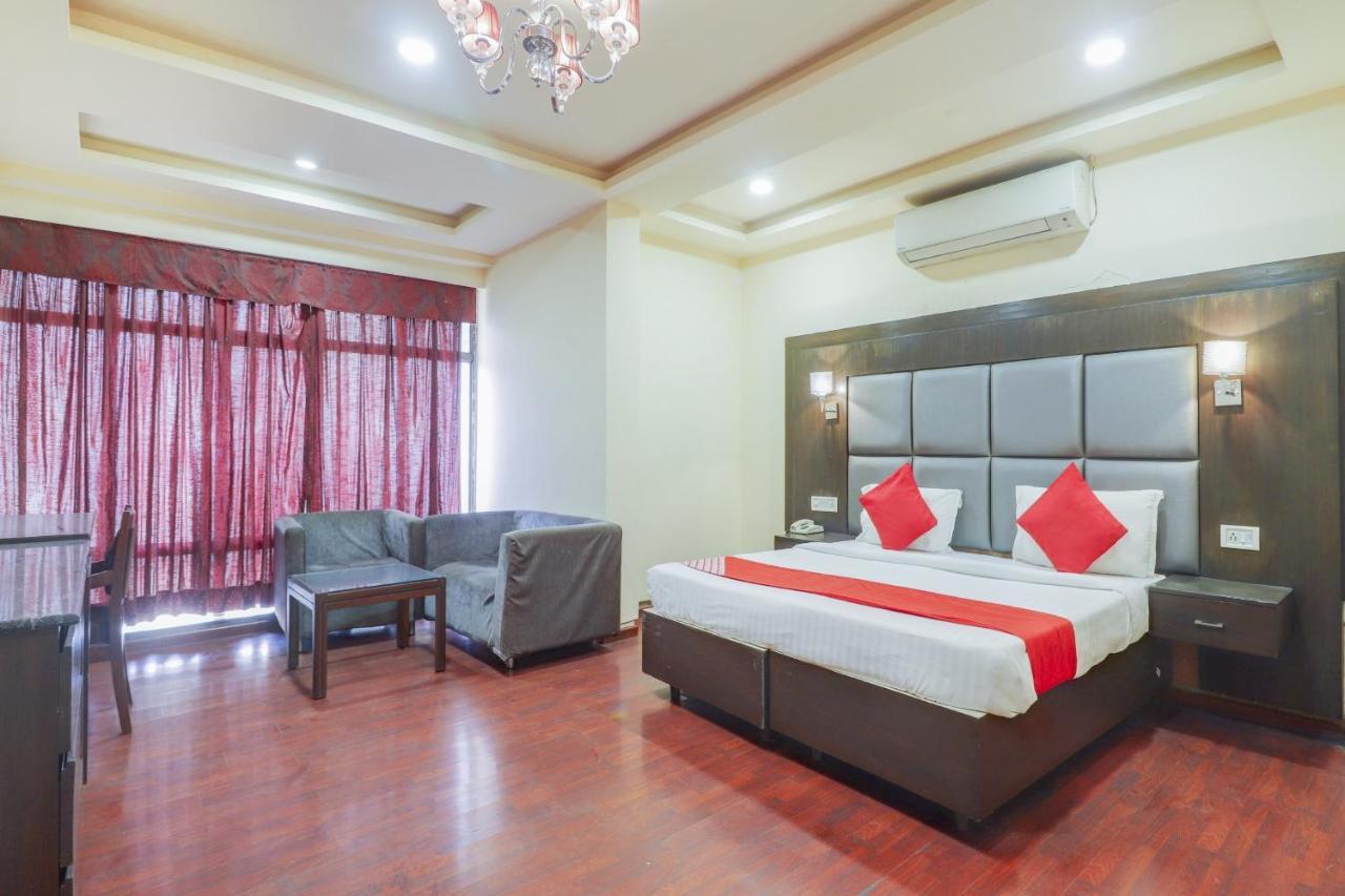 Oyo 79040 Sai Prakash Hotel