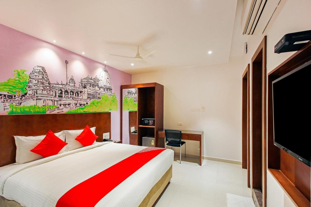 Collection O 24583 Sesha Grand Hotel 3*