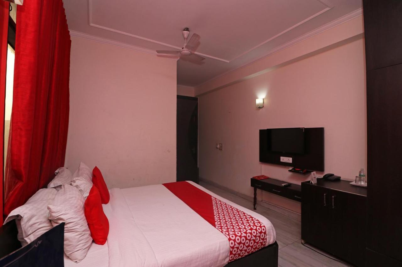 Hotel Oyo Flagship 74392 Mahesh Residency 4*