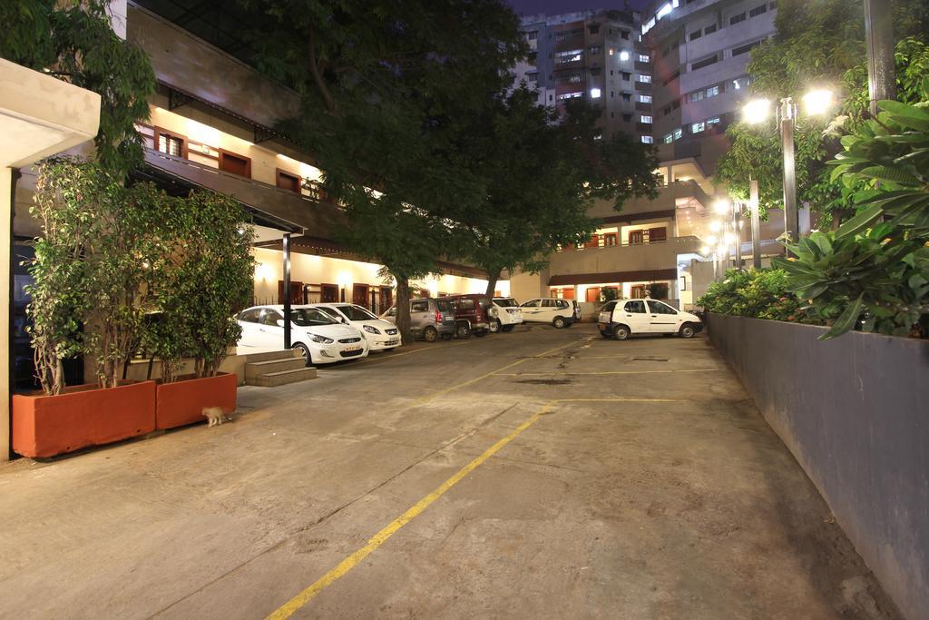 Taj Mahal Abids Hotel 2*