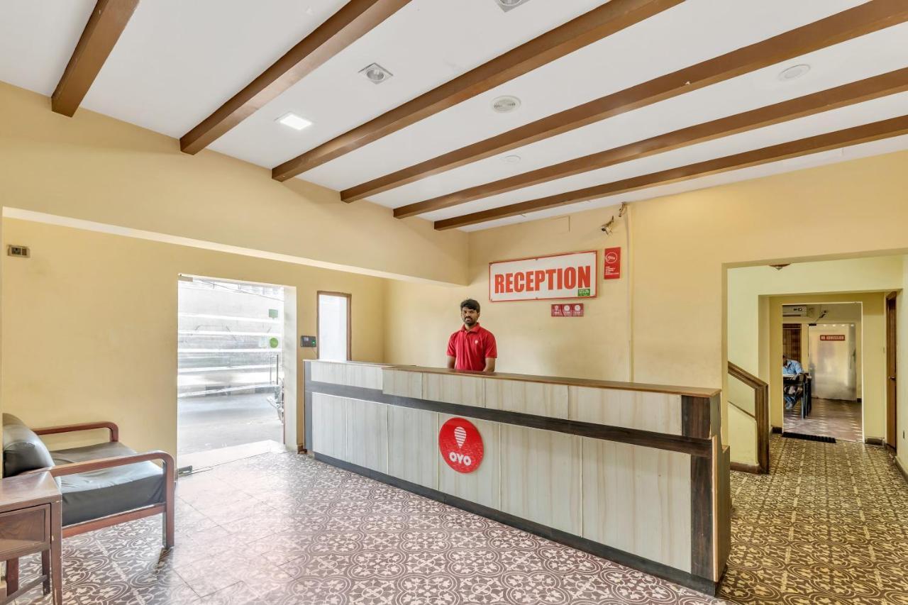 Hotel Oyo Flagship 2207 Transit 3*