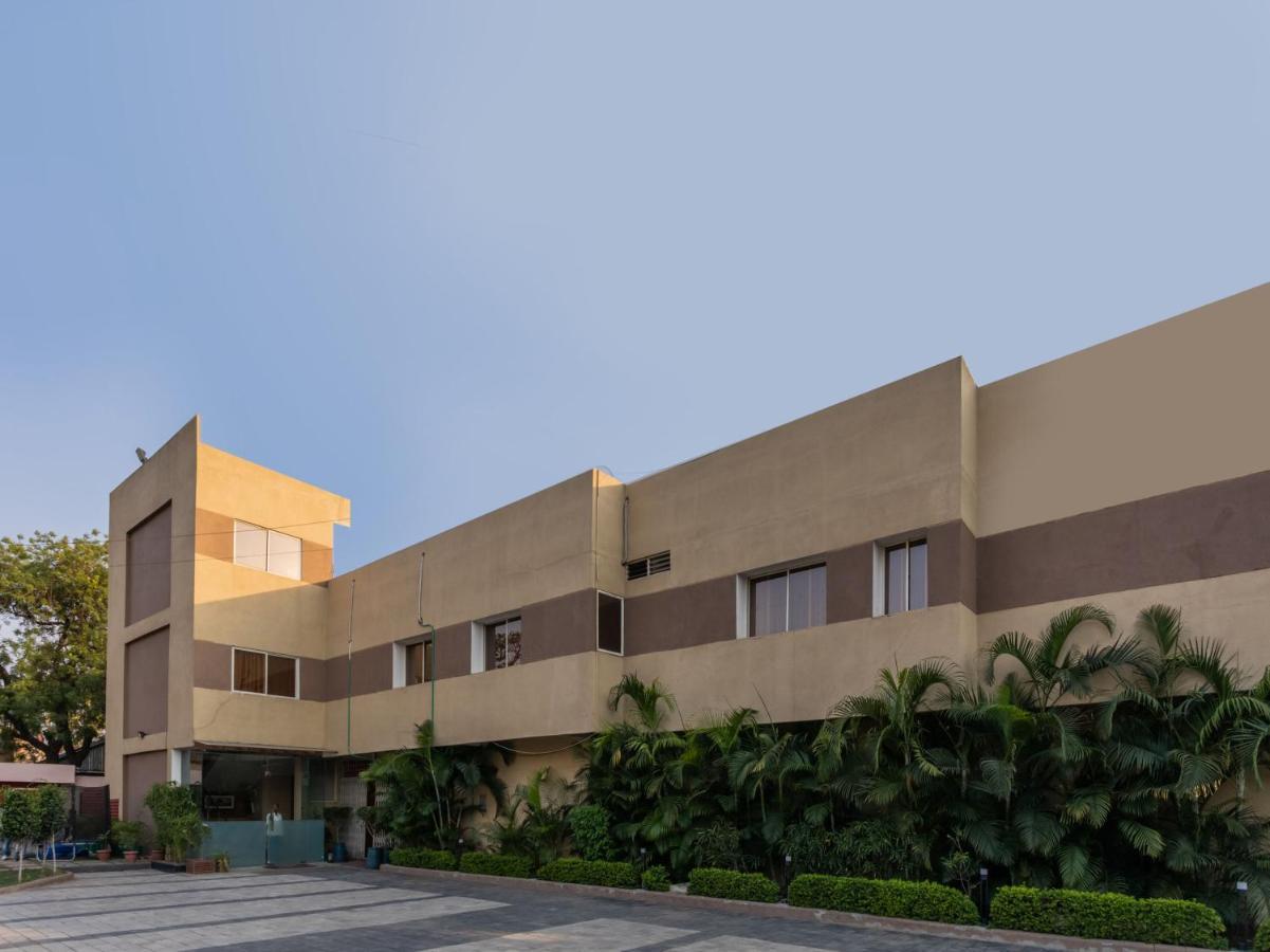 Hotel Oyo Flagship 2207 Transit