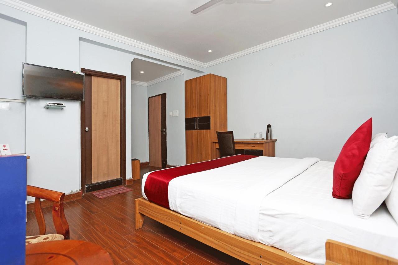 Oyo 7552 Sky Grand Hotel