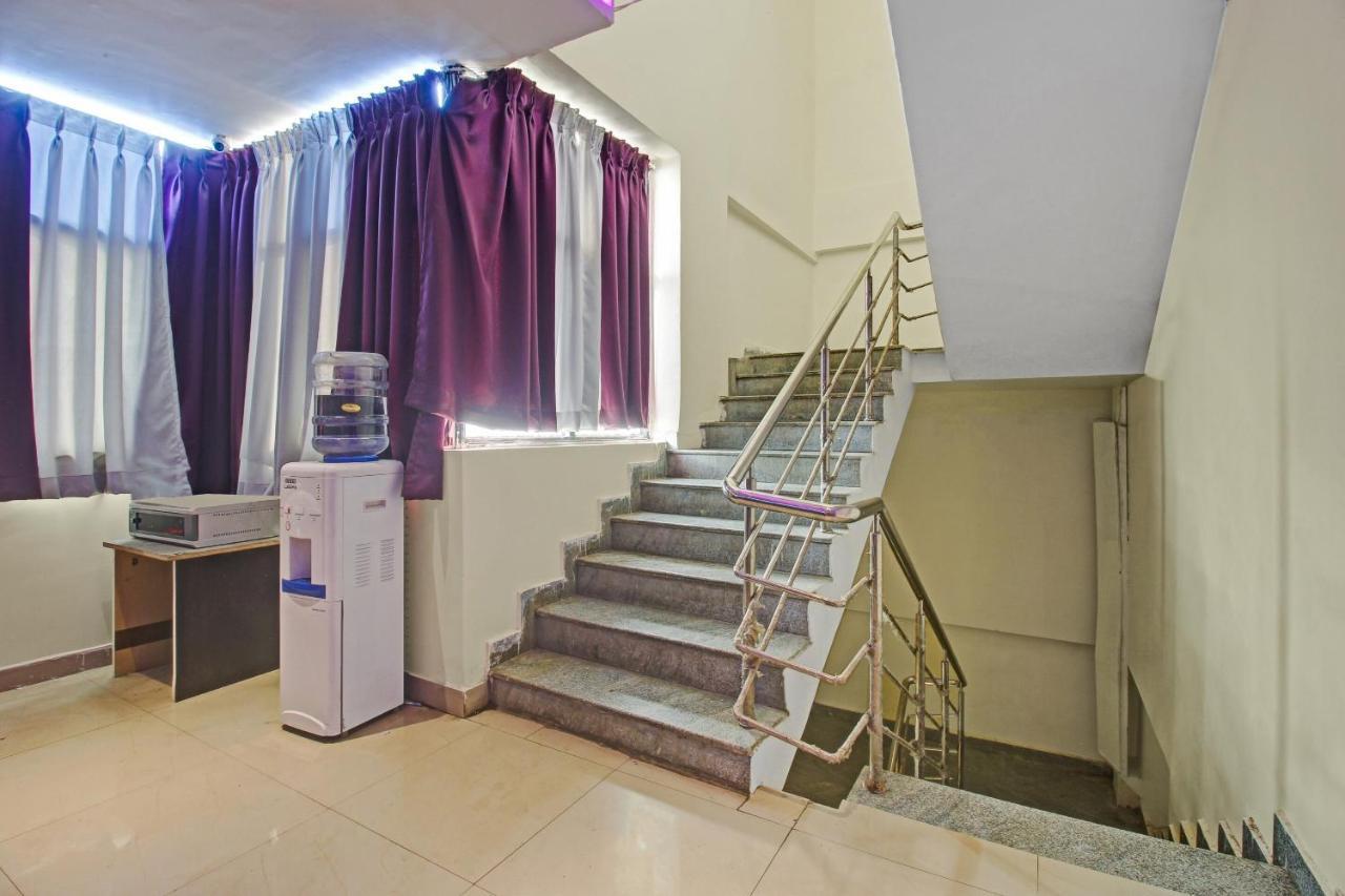 Hotel Oyo 24993 Royal 3*
